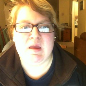 Meet your Posher, Flora